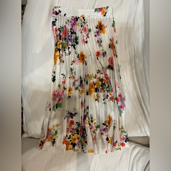 Zara pretty floral skirt size small - Picture 2 of 2